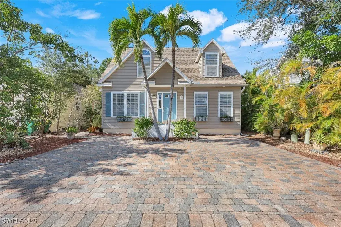 Picture of 350 Leawood Cir, Naples, FL 34104