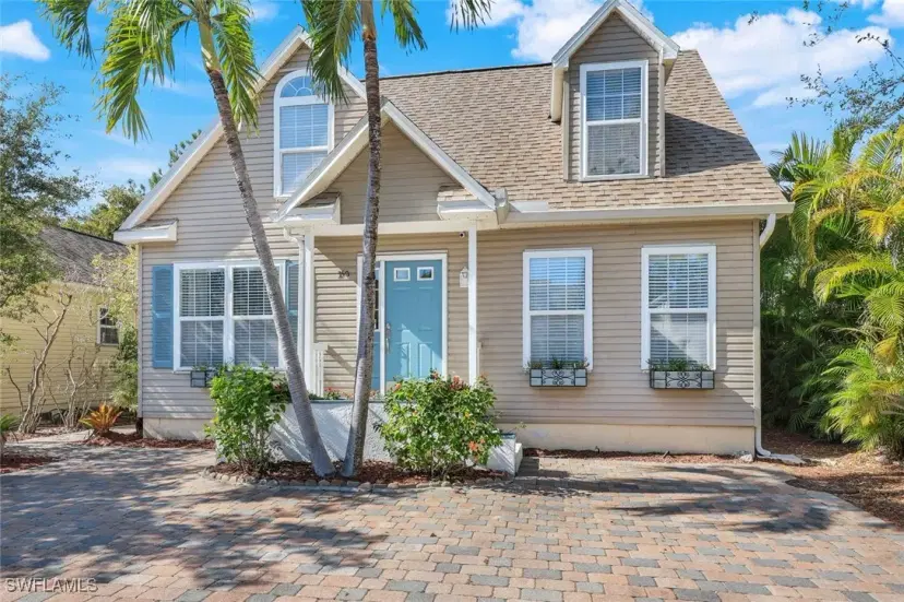 Picture of 350 Leawood Cir, Naples FL 34104