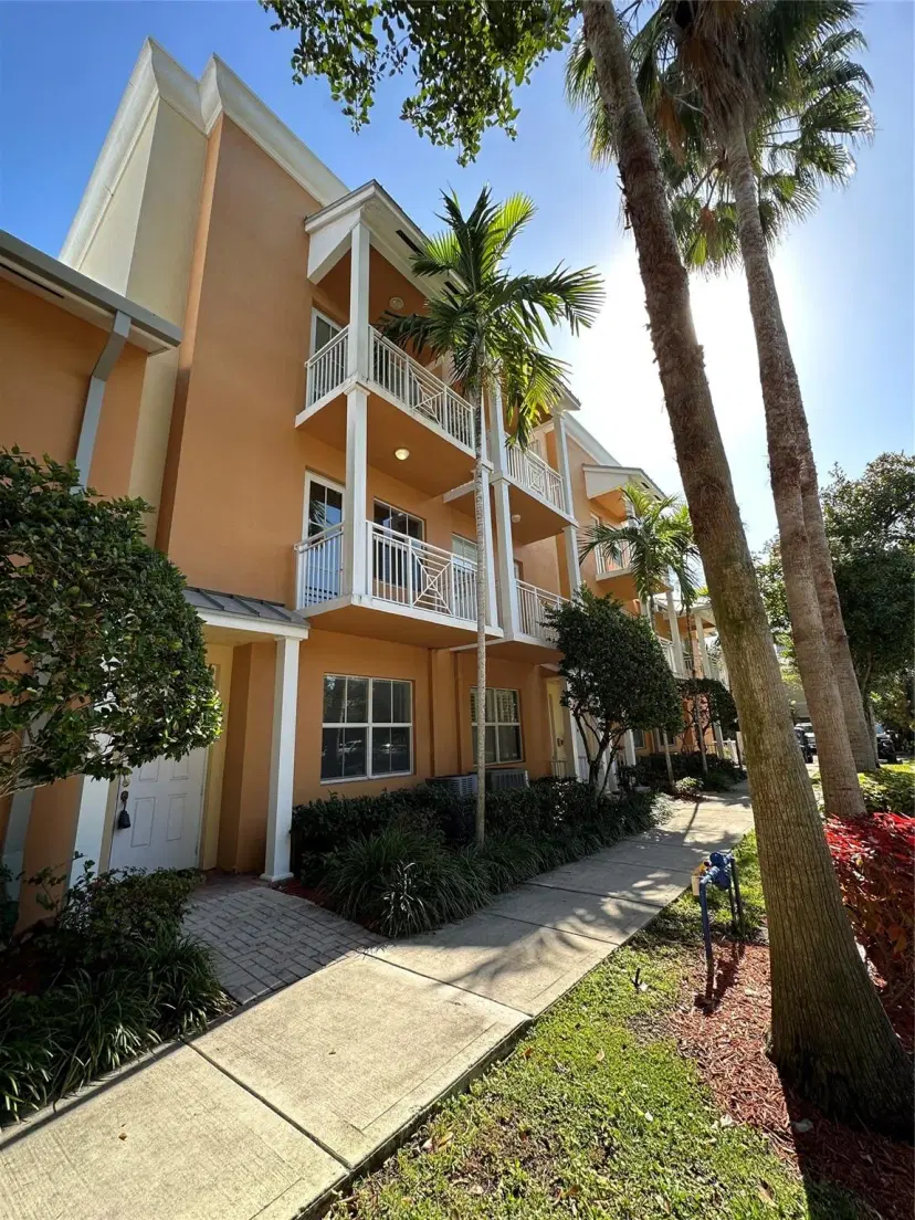 Picture of 420 SW 13Th Ter 364, Fort Lauderdale FL 33312