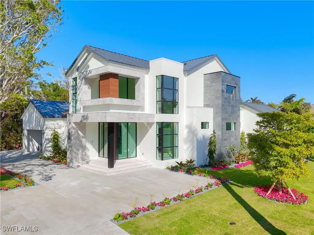 Picture of 1800 Crayton Rd, Naples, FL 34102