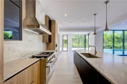 Picture of 1800 Crayton Rd, Naples, FL 34102