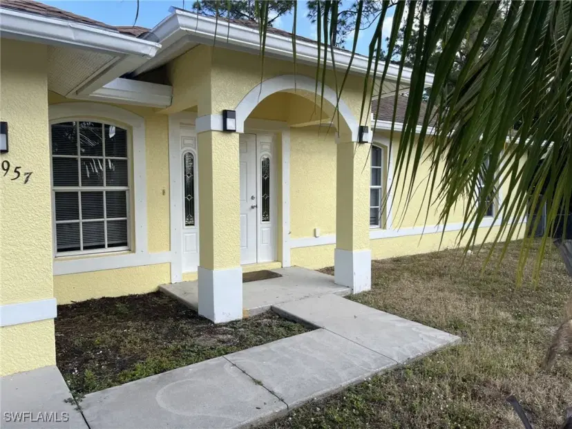 Picture of 957 Milwaukee Blvd, Lehigh Acres FL 33974
