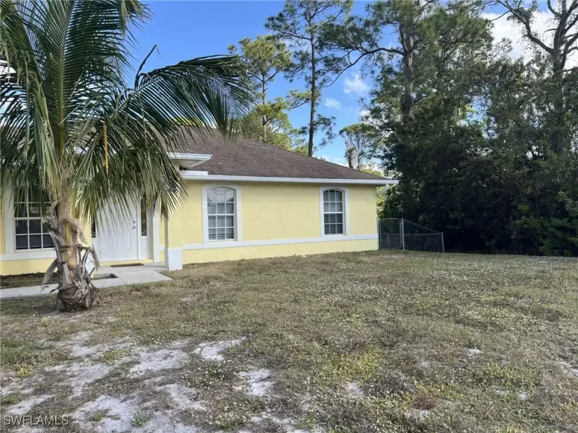 Picture of 957 Milwaukee Blvd, Lehigh Acres FL 33974