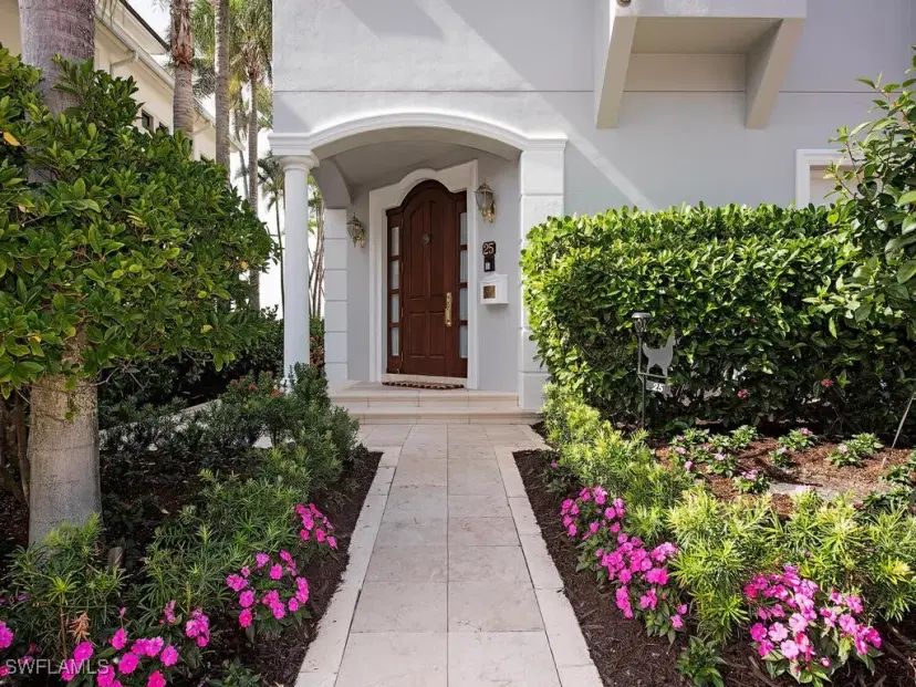 Picture of 25 2Nd Ave S, Naples FL 34102