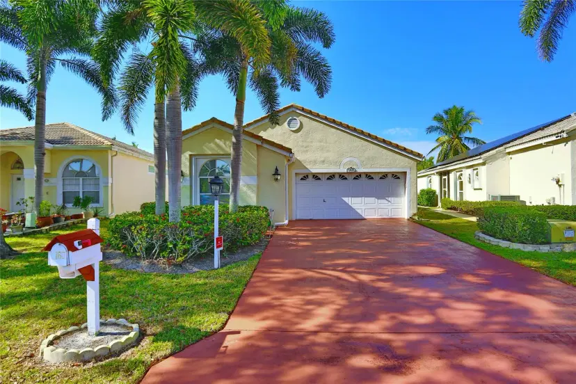 Picture of 160 Woodlake Cir, Greenacres FL 33463