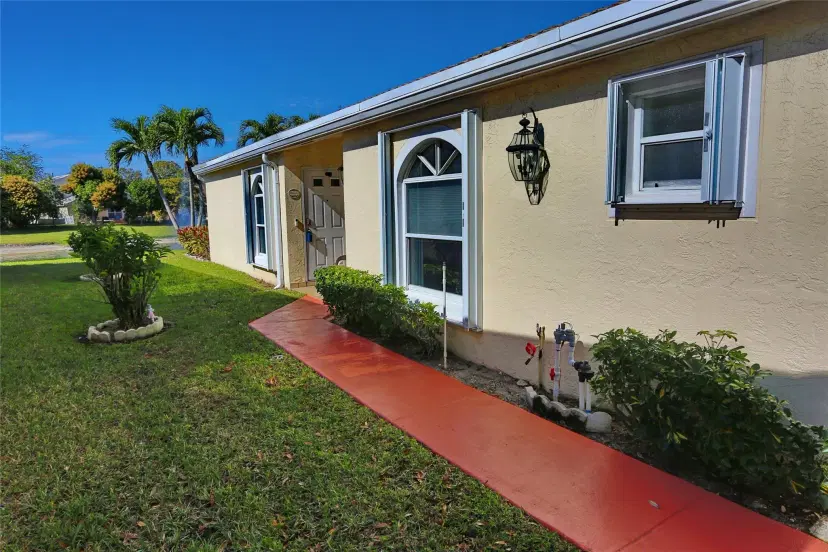 Picture of 160 Woodlake Cir, Greenacres FL 33463