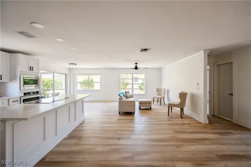 Picture of 12 Crooked Ln 6, Naples FL 34112