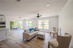 Picture of 12 Crooked Ln 6, Naples, FL 34112