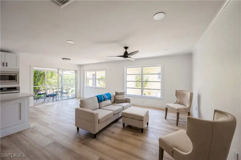 Picture of 12 Crooked Ln 6, Naples FL 34112