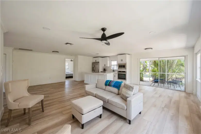 Picture of 12 Crooked Ln 6, Naples FL 34112