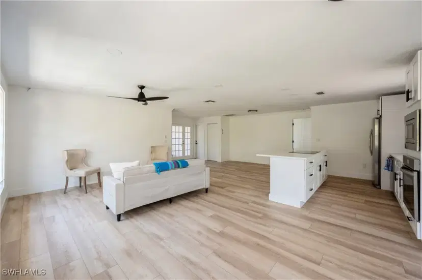 Picture of 12 Crooked Ln 6, Naples FL 34112