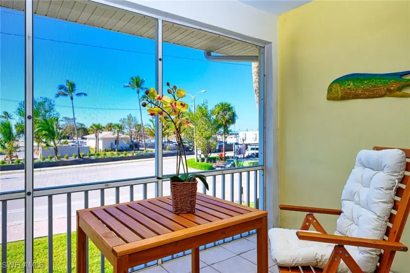 Picture of 1550 Gulf Shore Blvd N W4, Naples FL 34102