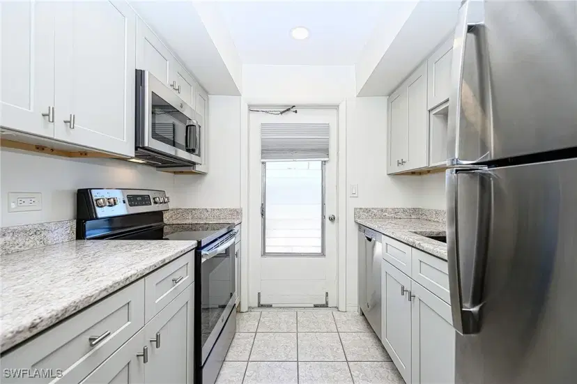 Picture of 1550 Gulf Shore Blvd N W4, Naples FL 34102