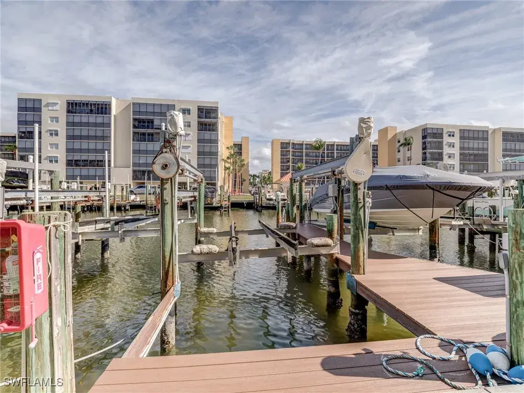 Picture of 4521 Bay Beach Ln 326, Fort Myers Beach, FL 33931