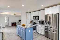 Picture of 2250 Rio De Janeiro Ave, Punta Gorda, FL 33983