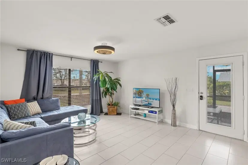 Picture of 13268 Whitehaven Ln 102, Fort Myers FL 33966
