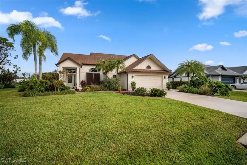 Picture of 6579 Willow Lake Cir, Fort Myers FL 33966