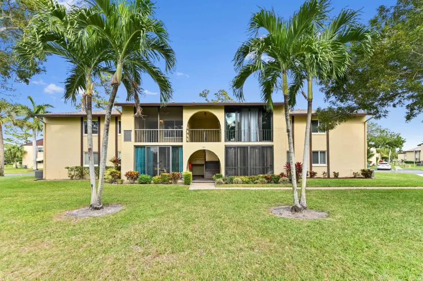 Picture of 303 Pine Ridge Circle C-2, Greenacres FL 33463