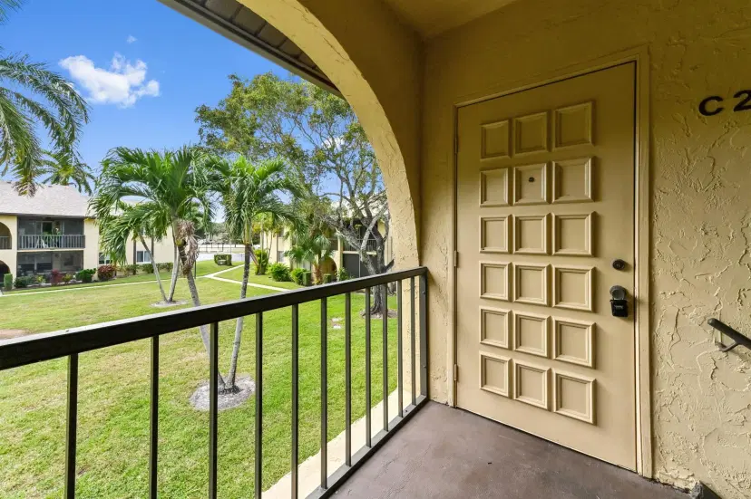 Picture of 303 Pine Ridge Circle C-2, Greenacres FL 33463