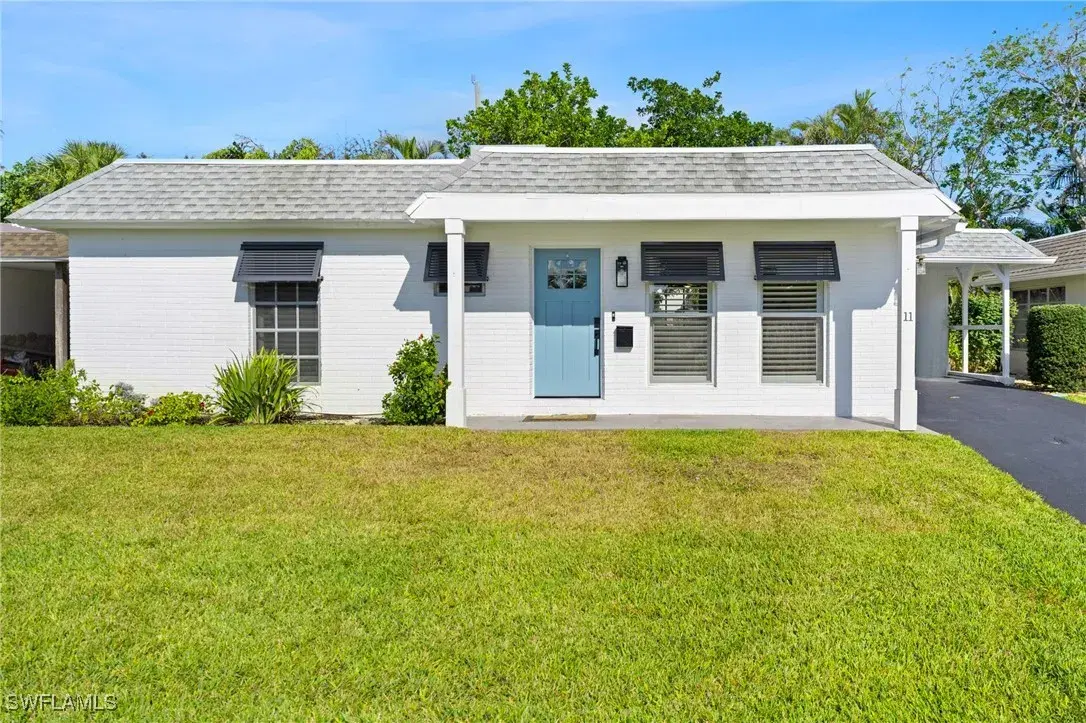 Picture of 11 Knights Bridge Rd, Naples, FL 34112