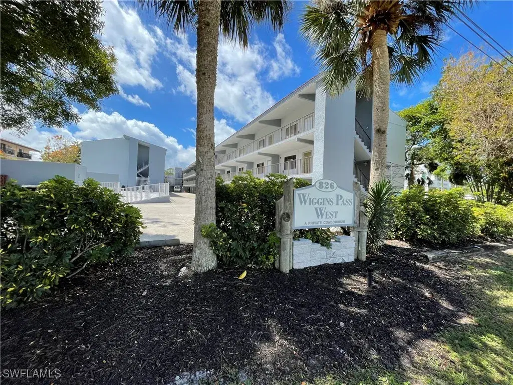 Picture of 826 Wiggins Pass Rd 304, Naples, FL 34110