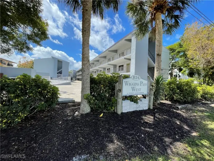 Picture of 826 Wiggins Pass Rd 304, Naples FL 34110