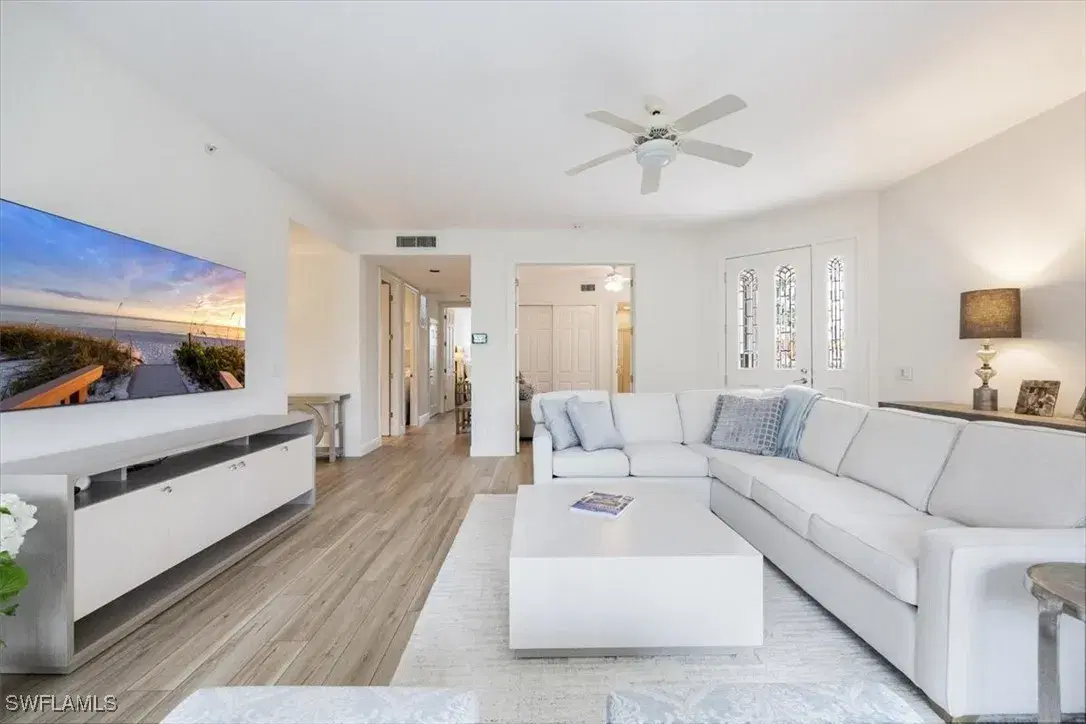 Picture of 233 Colonade Cir 2205, Naples, FL 34103