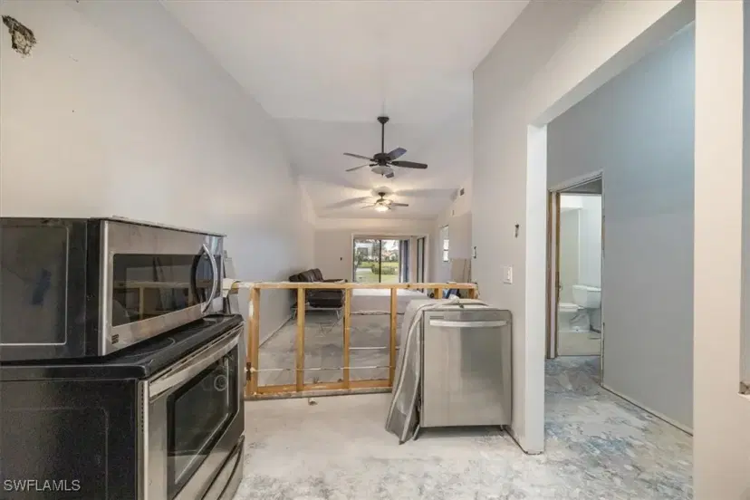 Picture of 2045 Pine Isle Ln 2045, Naples FL 34112