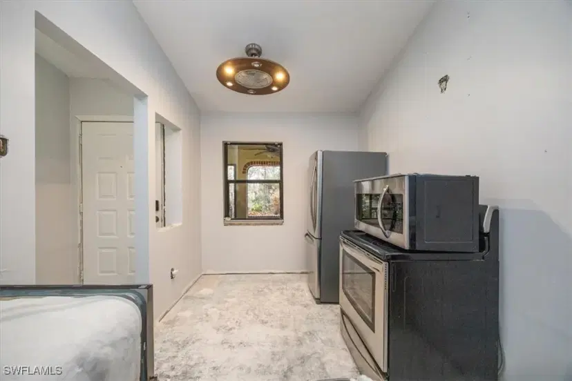 Picture of 2045 Pine Isle Ln 2045, Naples FL 34112