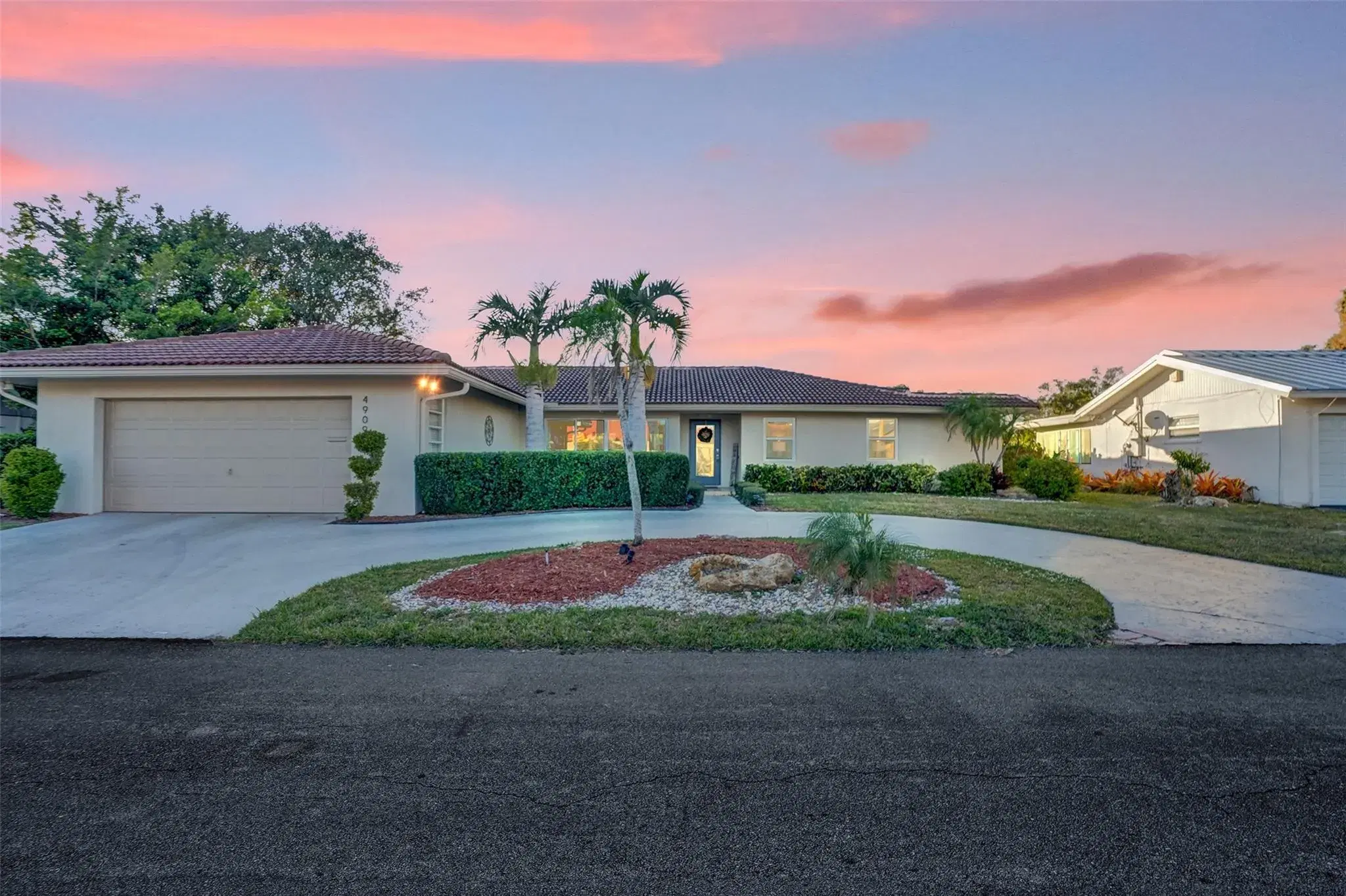 Picture of 4909 N Travelers Palm Ln, Tamarac, FL 33319