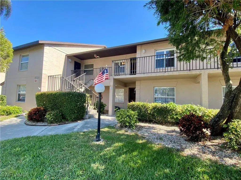 Picture of 5725 Foxlake Dr 8, North Fort Myers, FL 33917