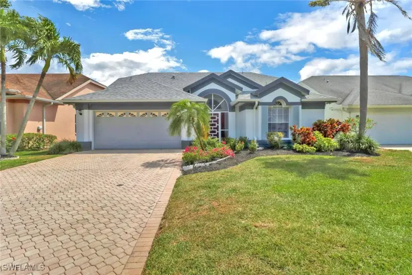 Picture of 6637 Vancouver Ln, Naples FL 34104