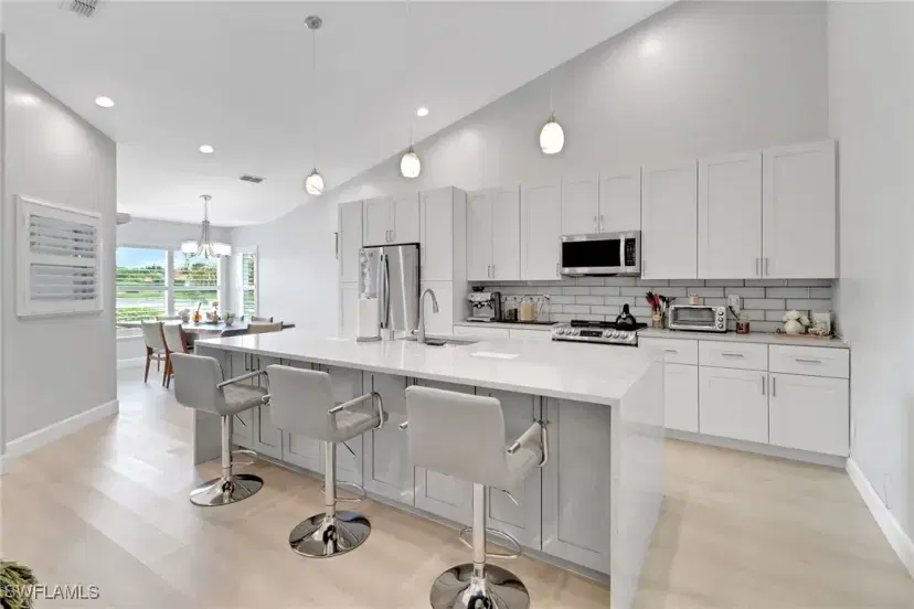Picture of 6637 Vancouver Ln, Naples FL 34104
