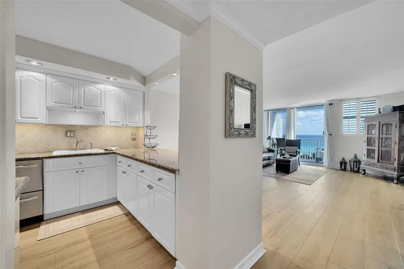 Picture of 211 S Ocean Dr 1001, Hollywood FL 33019