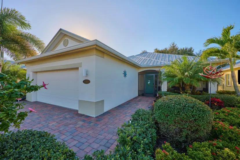 Picture of 443 11Th Square Sw, Vero Beach FL 32962