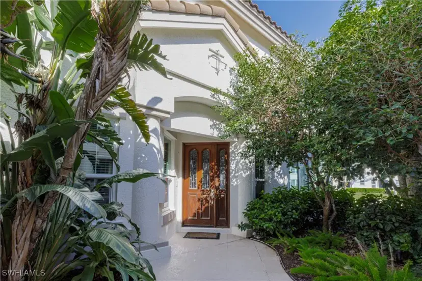 Picture of 150 Colonade Cir 902, Naples FL 34103