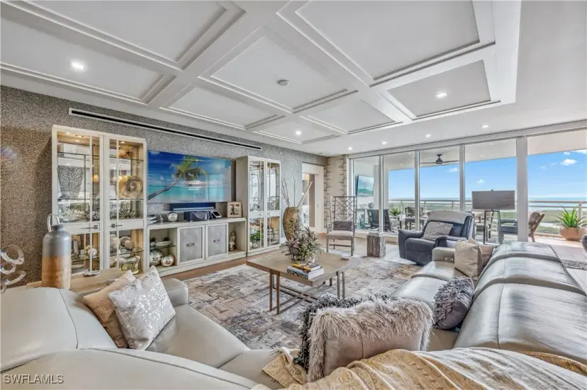 Picture of 13915 Old Coast Rd 2004, Naples FL 34110
