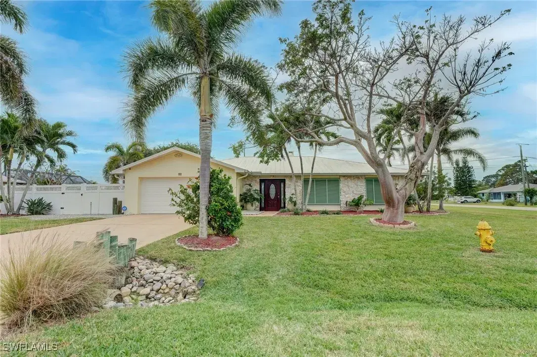 Picture of 94 1St St, Bonita Springs, FL 34134
