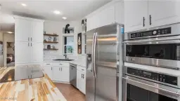 Picture of 280 Islamorada Ln, Naples, FL 34114