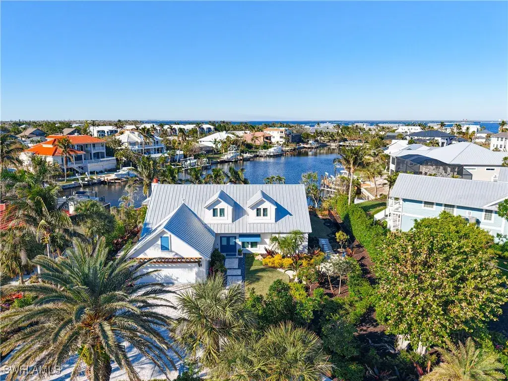 Picture of 750 Periwinkle Way, Sanibel, FL 33957