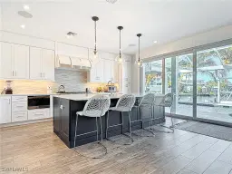 Picture of 750 Periwinkle Way, Sanibel, FL 33957