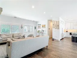 Picture of 750 Periwinkle Way, Sanibel, FL 33957