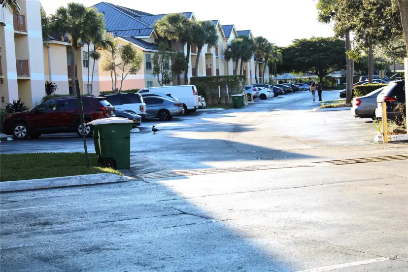 Picture of 7630 Westwood Dr 330, Tamarac, FL 33321