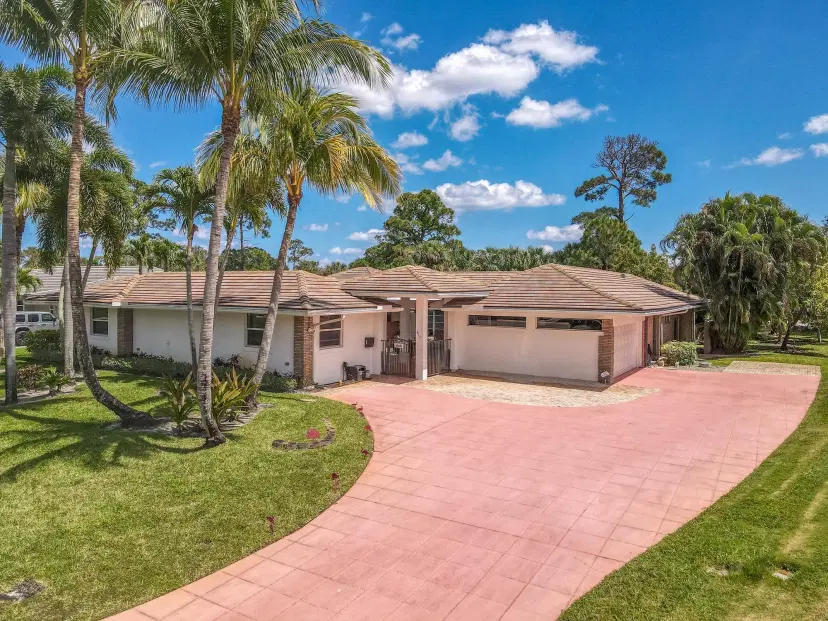 Picture of 413 N Country Club Drive, Atlantis FL 33462