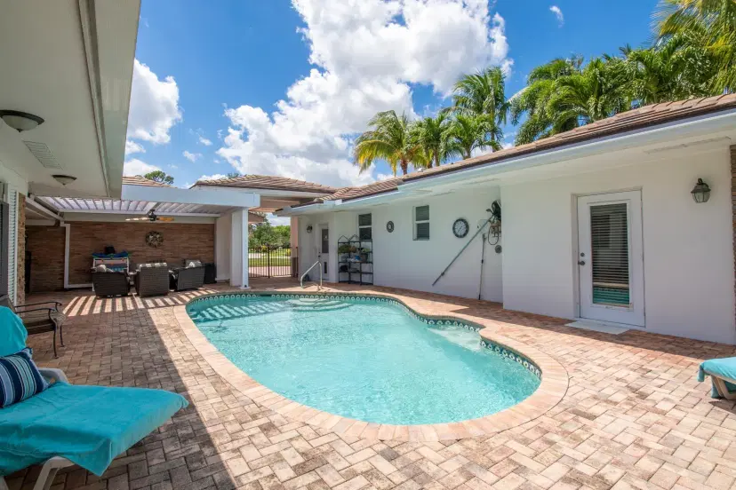 Picture of 413 N Country Club Drive, Atlantis FL 33462