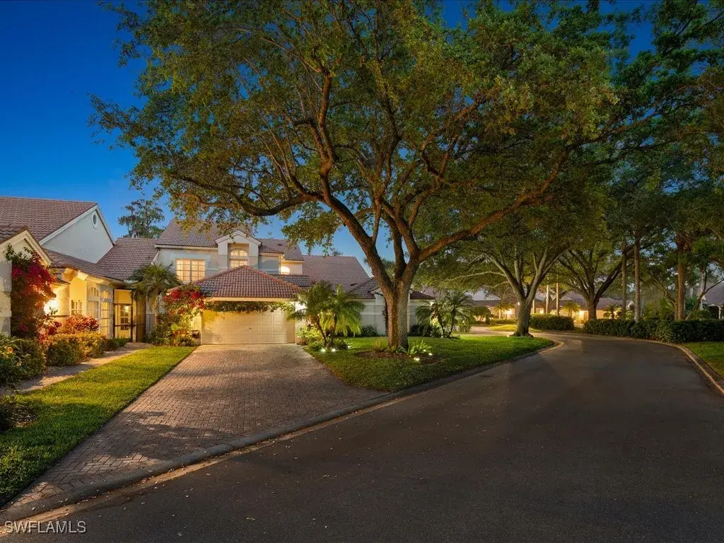 Picture of 156 Amblewood Ln 7-704, Naples, FL 34105