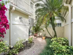 Picture of 156 Amblewood Ln 7-704, Naples, FL 34105