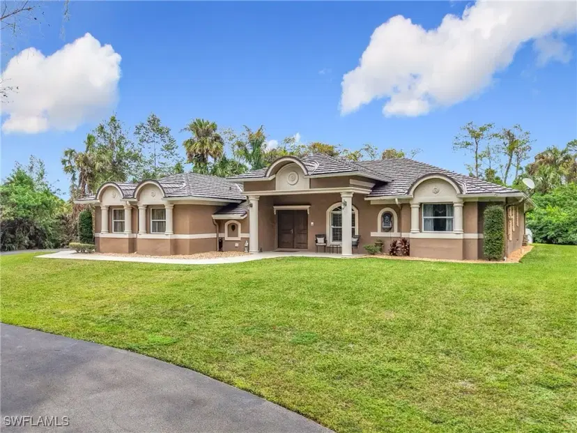 Picture of 610 9Th St Nw, Naples FL 34120