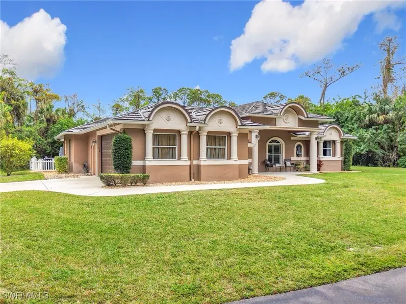 Picture of 610 9Th St Nw, Naples FL 34120