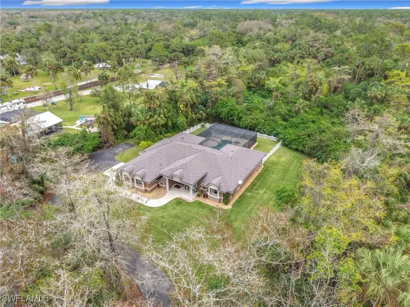 Picture of 610 9Th St Nw, Naples FL 34120